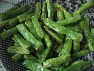干煸四季豆的做法步骤：3
