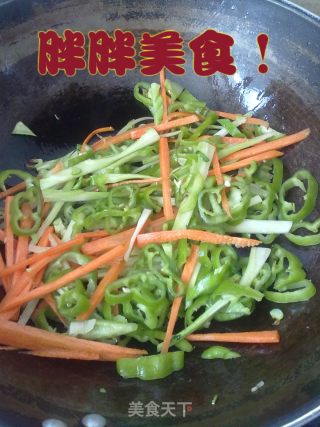 炒猪皮---猪皮新吃法的做法步骤：5
