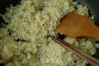 营养美味蛋炒饭的做法步骤：4