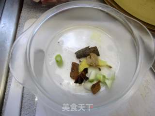 土豆红烧肉的做法步骤：3