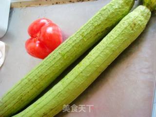 家常菜--丝瓜炒鸡蛋的做法步骤：1