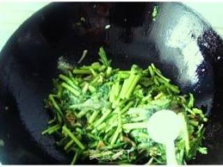 肉丝炒茼蒿的做法步骤：10
