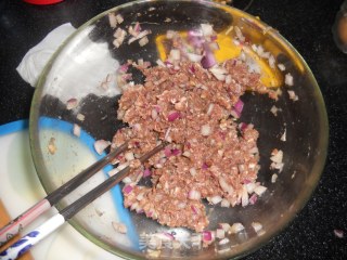 牛肉洋葱馅饼的做法步骤：3
