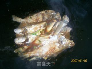 葱焖小黄鱼的做法步骤：3