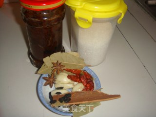 土豆红烧肉的做法步骤：4