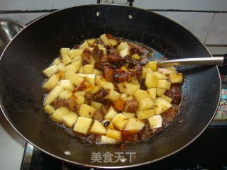 土豆红烧肉的做法步骤：10