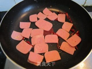 黄瓜炒火腿鸡蛋的做法步骤：5