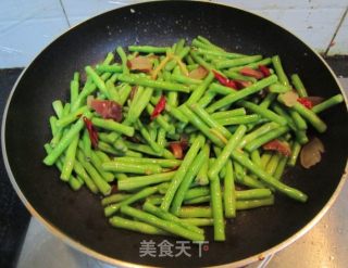 豆角炒腊肉的做法步骤：6