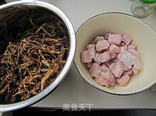 干豇豆烧肉的做法步骤：1