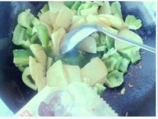 大辣椒炒土豆片的做法步骤：5