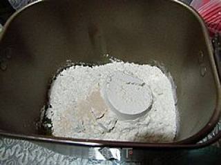 神奇的紫薯----肉松馅紫薯面包的做法步骤：1