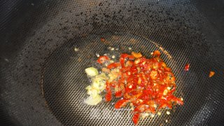 野笋炒咸菜的做法步骤：4