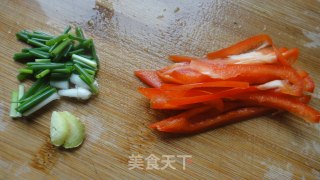 甜椒炒南瓜丝的做法步骤：2