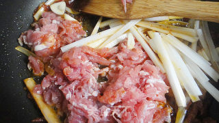 鱼香肉丝的做法步骤：3