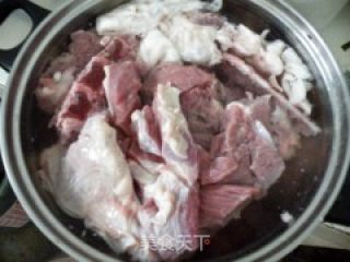 一羊四吃之一  超香的羊肉汤的做法步骤：1