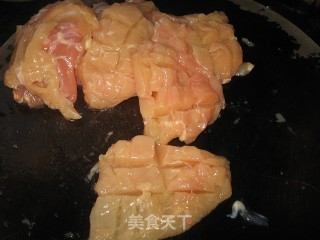照烧鸡块的做法步骤：1