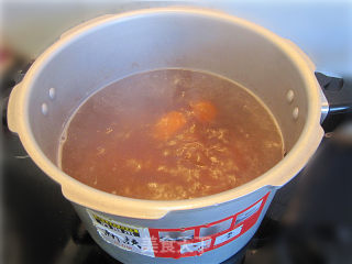 鸡脚煲花生的做法步骤：6