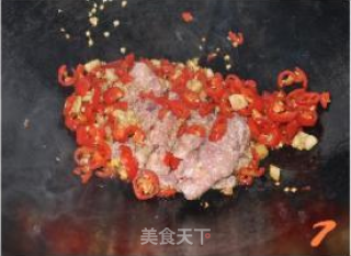 自制浓郁江西风味咸香下饭的猪肉田螺辣椒酱的做法步骤：7