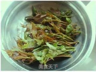 香椿芽煎鸡蛋的做法步骤：1