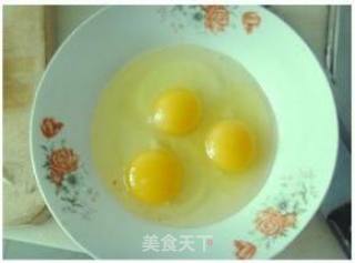 香椿芽煎鸡蛋的做法步骤：3