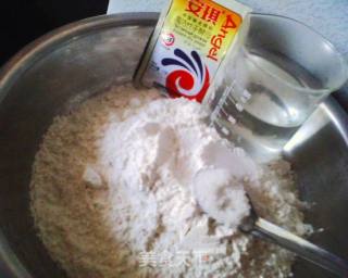 芹菜肉包子的做法步骤：1