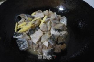 香辣鱼干的做法步骤：1