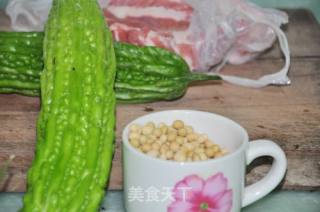 [飞禽走兽篇]－－豆瓜骨头汤的做法步骤：1