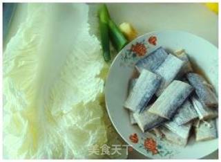 带鱼炖白菜条的做法步骤：1