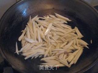 【飞禽走兽】茭白炒肥肠的做法步骤：4