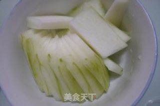 冬瓜虾皮肉丸汤的做法步骤：1