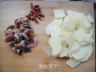 腊味土豆片的做法步骤：1