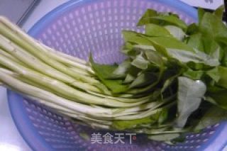 蒜香空心菜的做法步骤：1