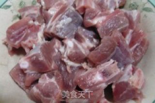 糖醋排骨的做法步骤：1