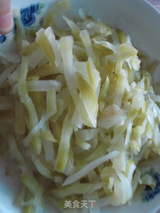 【飞禽走兽】榨菜肉丝的做法步骤：1