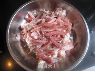 酱香肉丝的做法步骤：1