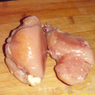 【飞禽走兽】黑胡椒鸡肉段的做法步骤：1
