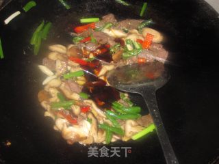 【飞禽走兽】蘑菇炒牛肉的做法步骤：5