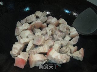 金典红烧肉的做法步骤：1