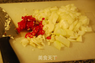 韩式吞拿鱼泡菜汤的做法步骤：2