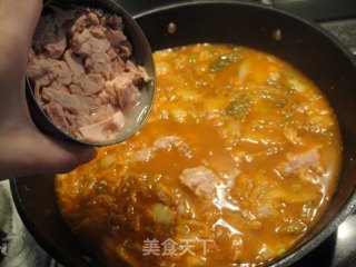 韩式吞拿鱼泡菜汤的做法步骤：6