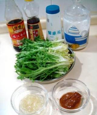 蒜汁麻酱拌苦菊的做法步骤：1