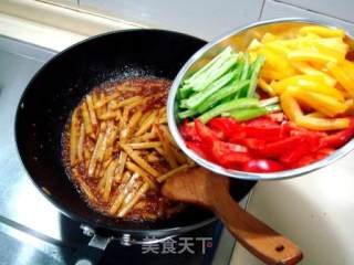 鱼香土豆炒什锦的做法步骤：7