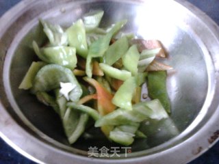 干炒鸡小腿的做法步骤：2
