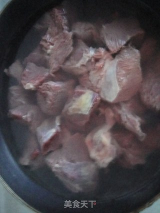 [飞禽走兽篇]－－黄豆炖牛肉的做法步骤：1