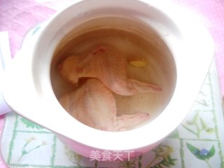 【飞禽走兽篇】--花菇鸡翅鲜汤的做法步骤：2
