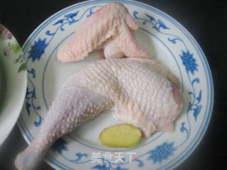 青椒炒草鸡块的做法步骤：1