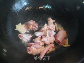 青椒炒草鸡块的做法步骤：3