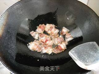 【飞禽走兽】--蒜苗炒腊肉的做法步骤：3
