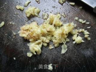 姜葱隔水蒸鸡的做法步骤：2