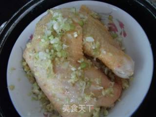 姜葱隔水蒸鸡的做法步骤：4